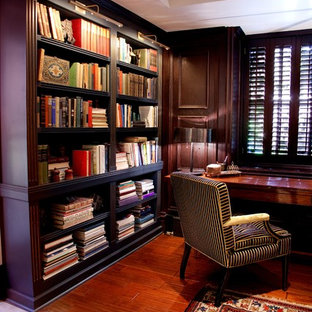 Home office - traditional home office idea in Chicago