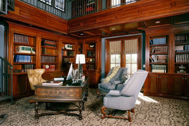 マイアミにあるトラディショナルスタイルのおしゃれなホームオフィス・書斎の写真