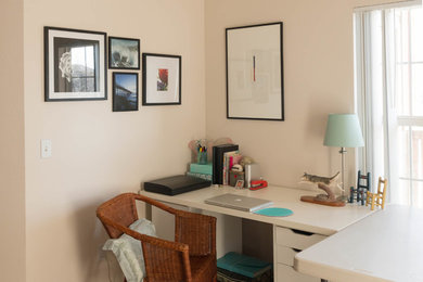 デンバーにあるトランジショナルスタイルのおしゃれなホームオフィス・書斎の写真