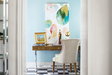 Ejemplo de despacho bohemio de tamaño medio sin chimenea con paredes azules, escritorio independiente, suelo de baldosas de porcelana y suelo multicolor