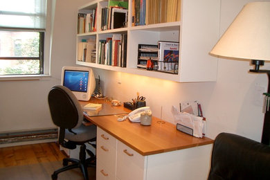 ボストンにあるコンテンポラリースタイルのおしゃれなホームオフィス・書斎の写真