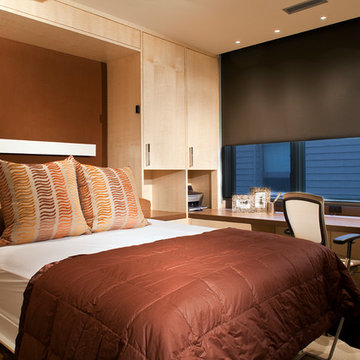 Home Office / Guest Room in Contemporary Vacation Home