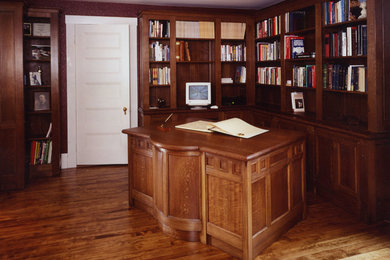 ポートランド(メイン)にあるトラディショナルスタイルのおしゃれなホームオフィス・書斎の写真