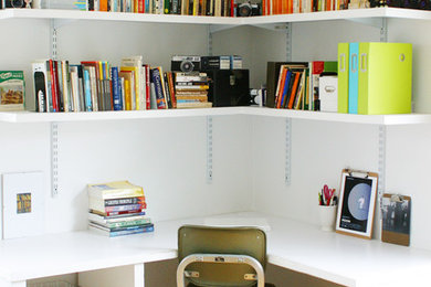ウィチタにあるコンテンポラリースタイルのおしゃれなホームオフィス・書斎の写真