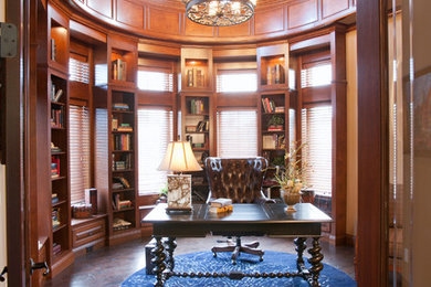 Photo of a traditional home office in Cincinnati.