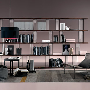 Inspiration för stora moderna arbetsrum, med ett bibliotek, rosa väggar, linoleumgolv, ett fristående skrivbord och rosa golv