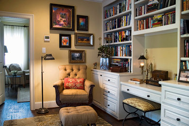 Home office - traditional home office idea in Dallas