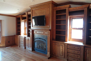 Example of a classic home office design in Wichita