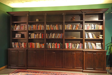 Example of a classic home office design in Minneapolis
