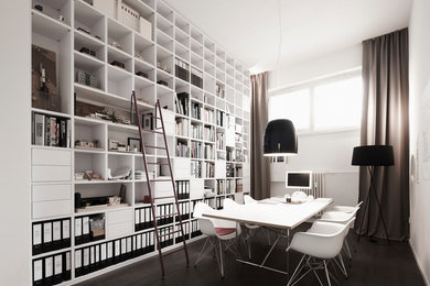 Home office - home office idea in Toronto