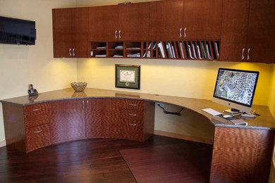MAKORE CURVED HOME OFFICE