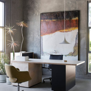 This is an example of a mid-sized industrial home office in Sydney.