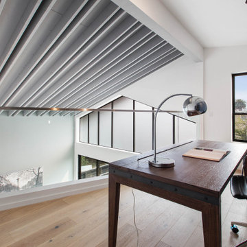 Minimalist Modern Home Stage