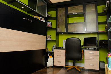 Modern Office with Wallbed