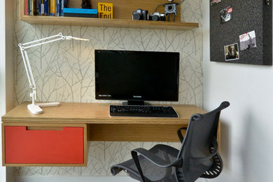 Minimalist home office photo in Toronto