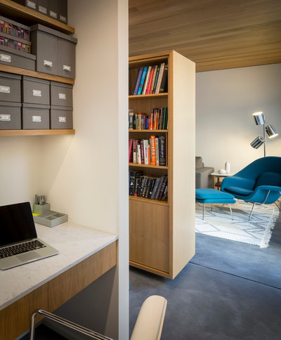 Modern Home Office by building Lab, inc.