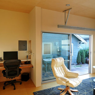Example of a minimalist home office design in Seattle