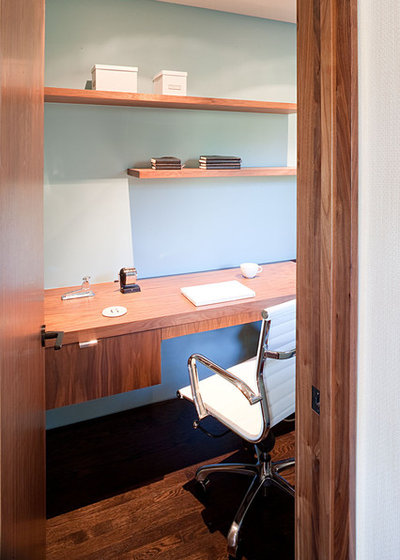 Modern Home Office by Jennifer Weiss Architecture