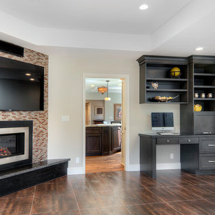 75+ Arbeitszimmer mit Eckkamin und gefliester Kaminumrandung Ideen