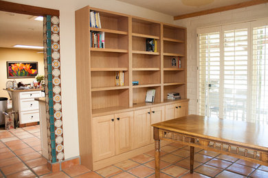 Example of a classic home office design in Phoenix