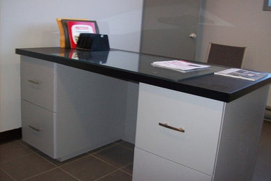 Example of a home office design in Toronto
