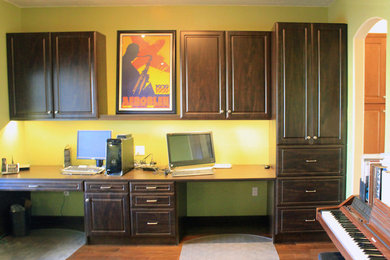 Home office - contemporary home office idea in Albuquerque