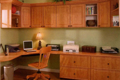 ポートランド(メイン)にあるコンテンポラリースタイルのおしゃれなホームオフィス・書斎の写真