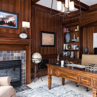 Inspiration pour un bureau traditionnel de taille moyenne avec moquette, une cheminée standard, un manteau de cheminée en pierre, un bureau indépendant et un sol blanc.