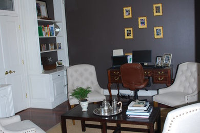 ニューオリンズにあるトランジショナルスタイルのおしゃれなホームオフィス・書斎の写真