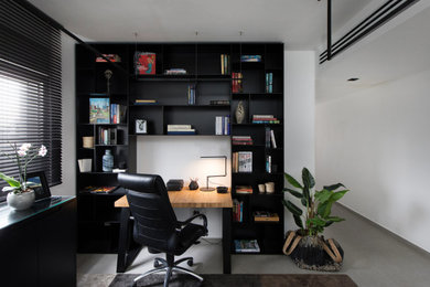 Home office - contemporary home office idea in Tel Aviv