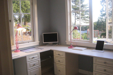 Home office - traditional home office idea in San Francisco