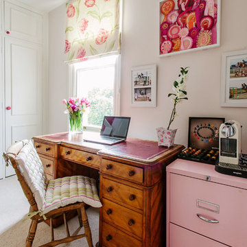 Pink home office and snug