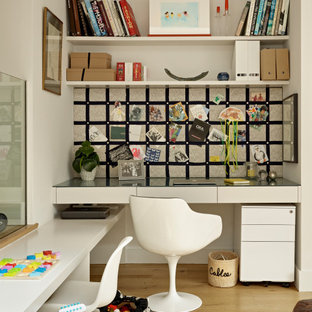 Photo of a contemporary home office in London.