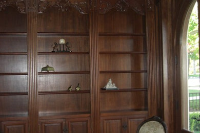 This is an example of a medium sized traditional home office in Los Angeles.
