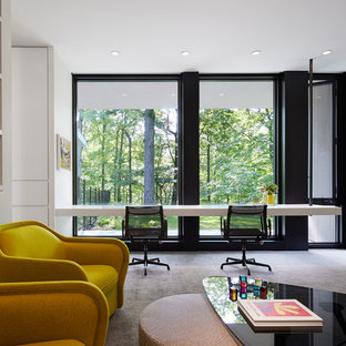 Example of a minimalist home office design in Chicago