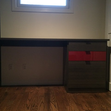Red Accents Murphy Bed