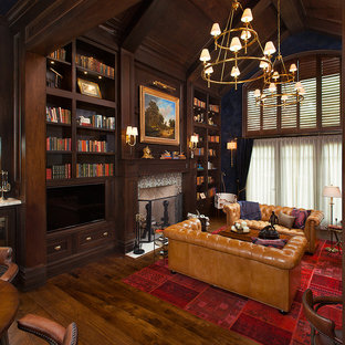 Aménagement d'un très grand bureau classique avec un mur bleu, un sol en bois brun, une cheminée standard, un manteau de cheminée en carrelage, un bureau intégré et un sol marron.