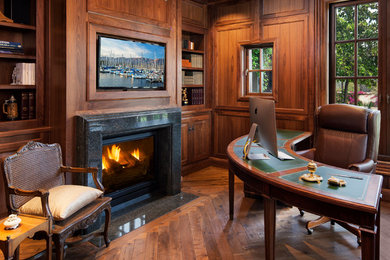 サンタバーバラにあるトラディショナルスタイルのおしゃれなホームオフィス・書斎の写真