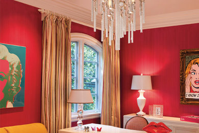 ダラスにあるコンテンポラリースタイルのおしゃれなホームオフィス・書斎 (赤い壁、自立型机) の写真