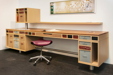 Example of an urban home office design in San Francisco