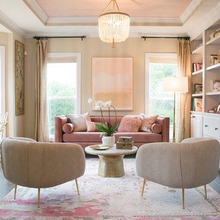 Inspiration för ett stort vintage hemmabibliotek, med beige väggar, ett fristående skrivbord, brunt golv och mörkt trägolv