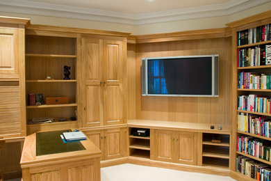 Photo of a traditional home office in Surrey.