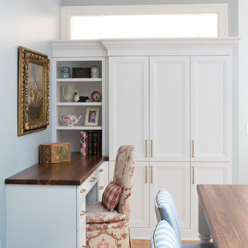 Traditional Warm and Bright Kitchen