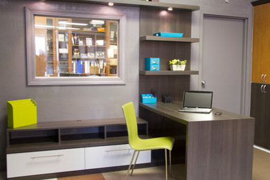 This is an example of a contemporary home office in Chicago.