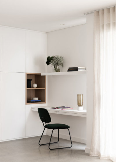 Modern Home Office by Limitless Building