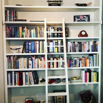 Wall bookshelf