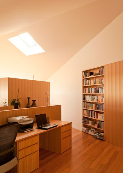 Modern Home Office by Lifemark