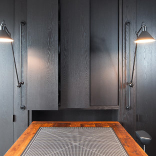 Example of a home office design in New York