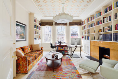 ニューヨークにあるエクレクティックスタイルのおしゃれなホームオフィス・書斎の写真