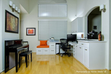 サンフランシスコにあるトランジショナルスタイルのおしゃれなホームオフィス・書斎の写真